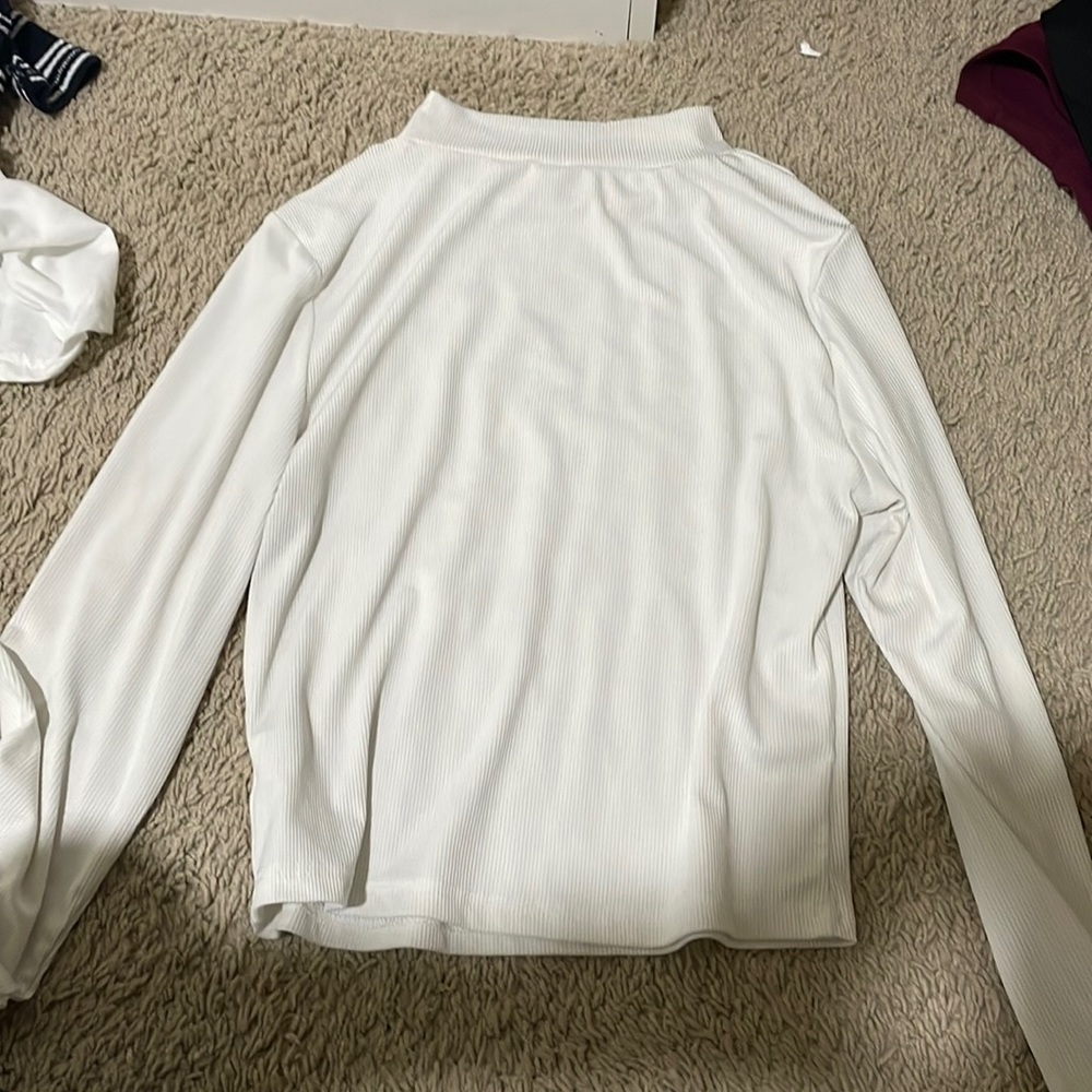 white romwe turtle neck size small